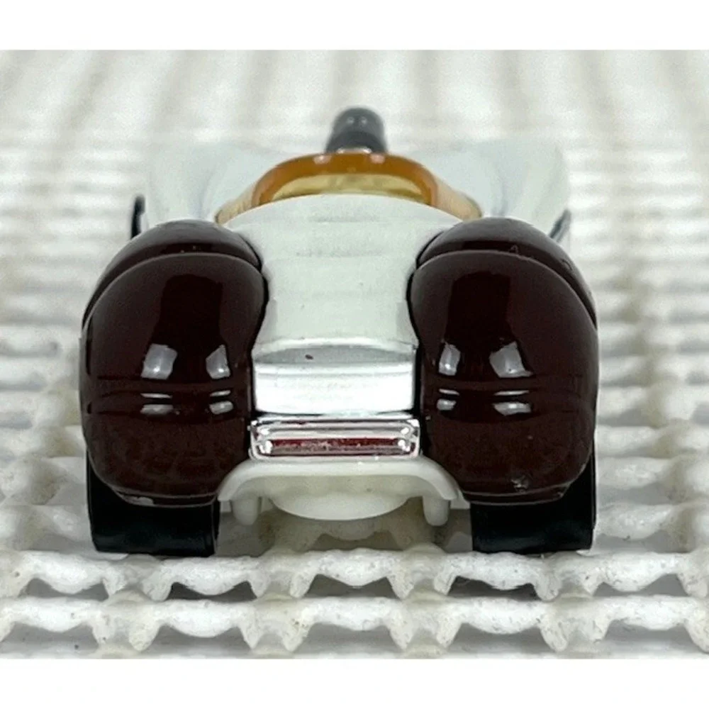 2015 Hot‎ Wheels Star Wars Princess Leia Rogue One Character Car Brown & White